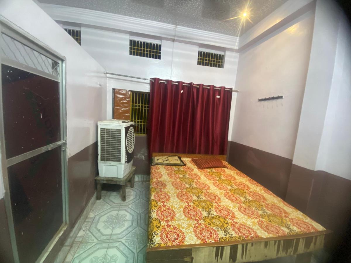 Hotel Yatri Niwas Varanasi Exterior foto